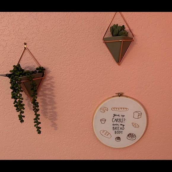 Beautifully stitched embroidery art - Picture 2 of 2